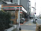 和泉家石材店への道沿いにあるセブンイレブン