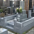 墓地区画を囲む石の外柵